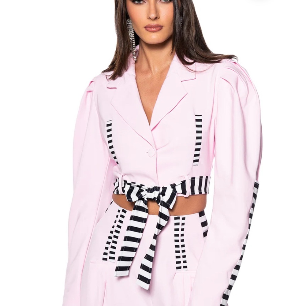 AKIRA Hot Girl Striped Crop Blazer